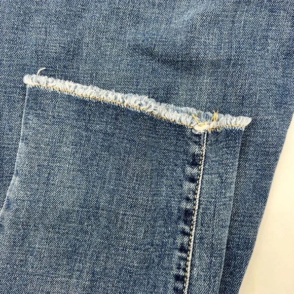 Universal Threads Mid Rise Boyfriend Distressed Crop Jeans - Picture 5 of 6